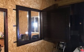 стальные распашные ставни для дачного дома с одним замком